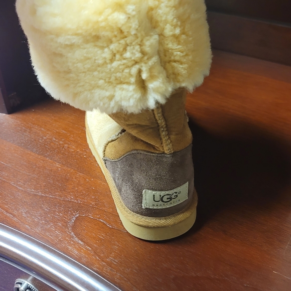 UGG Tan and Cream Women's Boots - Picture 5 of 9